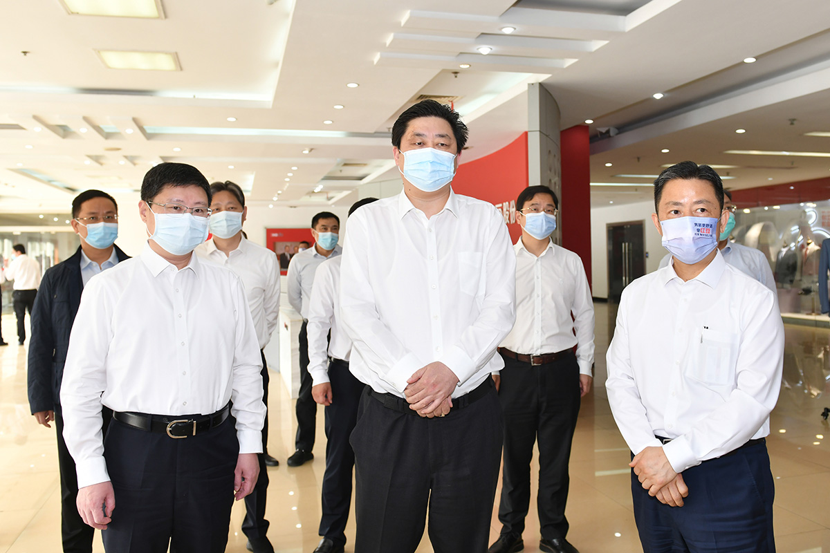4月12日，无锡市市长赵建军带队深入永乐高集团，专题调研疫情防控和复工复产工作。